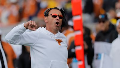 Texas becomes bully under Steve Sarkisian as Michigan withers without Jim Harbaugh