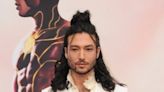 Ezra Miller cierra una de sus polémicas relacionadas con un menor de edad