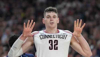 Report: UConn Center Donovan Clingan