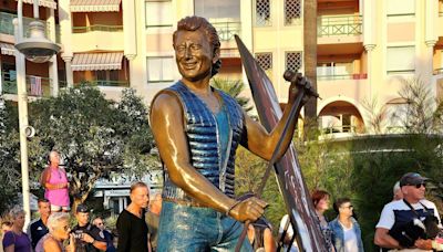 « On dirait Franck Dubosc » : à Fréjus, une statue de Johnny Hallyday fait polémique