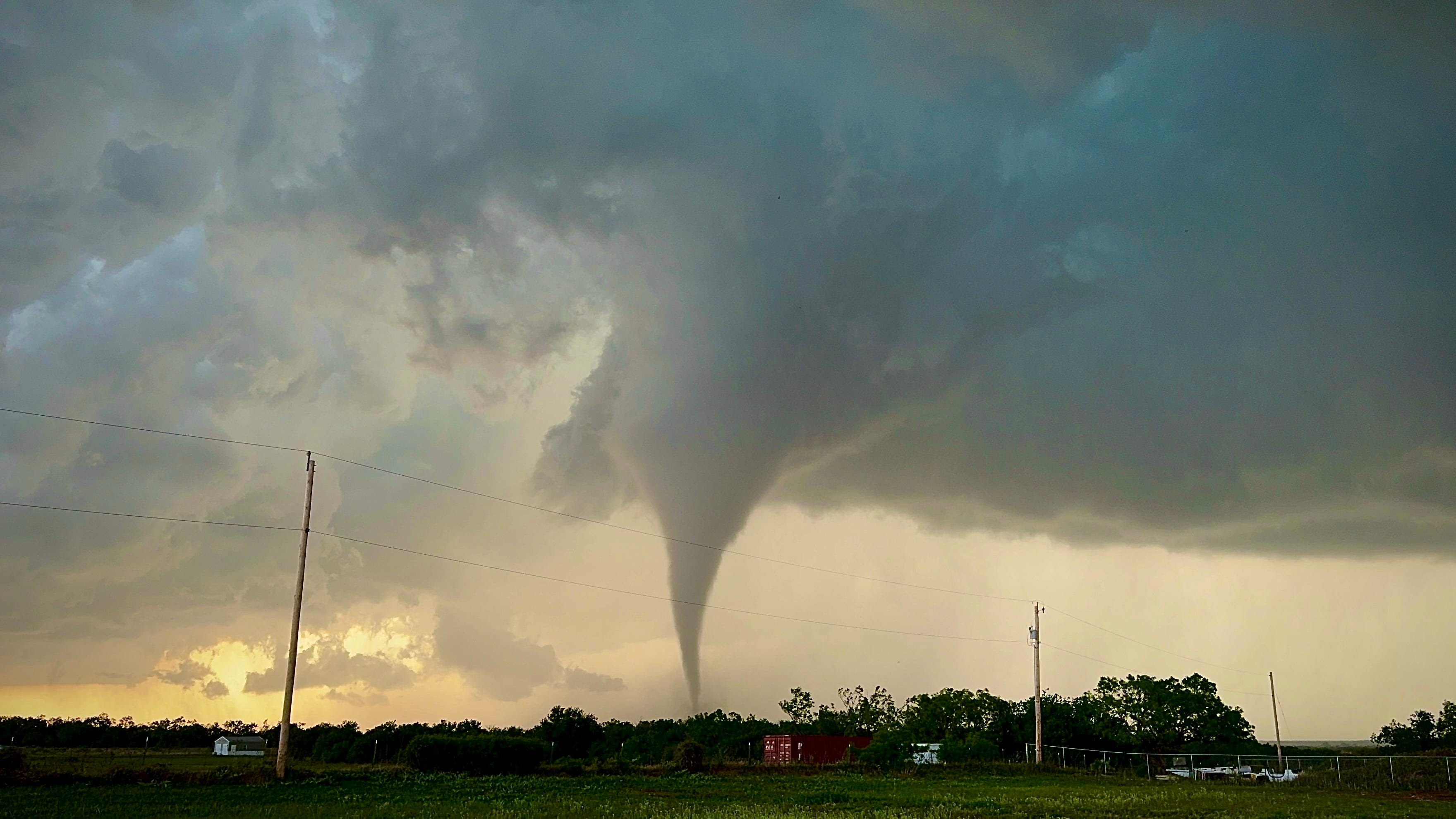 Tourists flock to Tornado Alley, paying big bucks for the chance to see dangerous storms