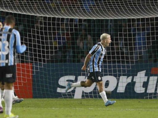 Grêmio goleia The Strongest no jogo que marca a sua volta ao futebol