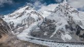 Un alpinistas nepalí y uno británico vuelven a batir sus propios récords al ascender con éxito al Everest
