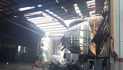 快訊／高雄工廠「音爆」意外！3移工被炸傷 屋頂浪板炸穿噴飛