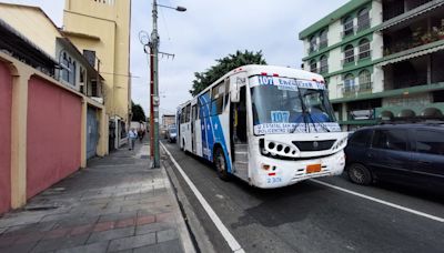 Vecinos de la calle Carchi piden que buses sean desviados hacia la avenida Quito por posibles daños en tuberías y estructuras