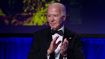 La guerra se coló en una tradicional comida en Washington en la que Joe Biden se burló de Donald Trump