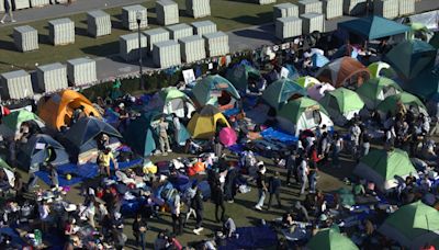 Estudiantes de la Universidad de Columbia en Nueva York firmes en mantener el campamento pro Gaza