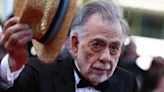 Con bastón y sombrero, Coppola hizo vibrar la alfombra roja de Cannes