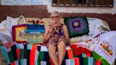 Amor pela costura: idosa de 92 anos faz artesanato há oito décadas