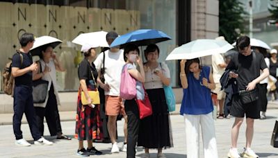 日本熱歪！福岡飆至39.5度…鐵軌烤到變形「冰敷急救」 東京7月破百人被熱死