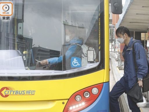 南區巴士路線被削 居民高峰時間上唔到車 促落實香港仔隧道轉車