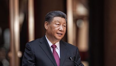 Xi Cements Role as ‘Chief Economist,’ Shrinking Space for Debate