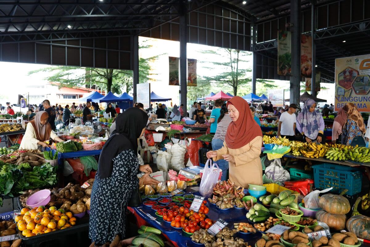 Malaysia’s GDP Growth Surprises as Recovery Accelerates