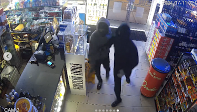 Thieves caught on video ransacking liquor store on Chicago's Near North Side