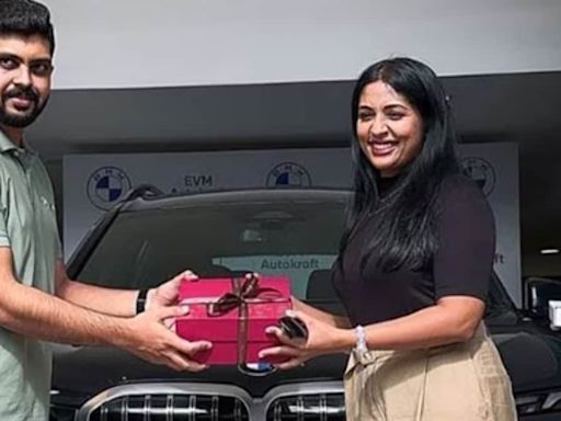 Watch: Actress Navya Nair Buys BMW X7 Worth Rs 1.7 Crore - News18