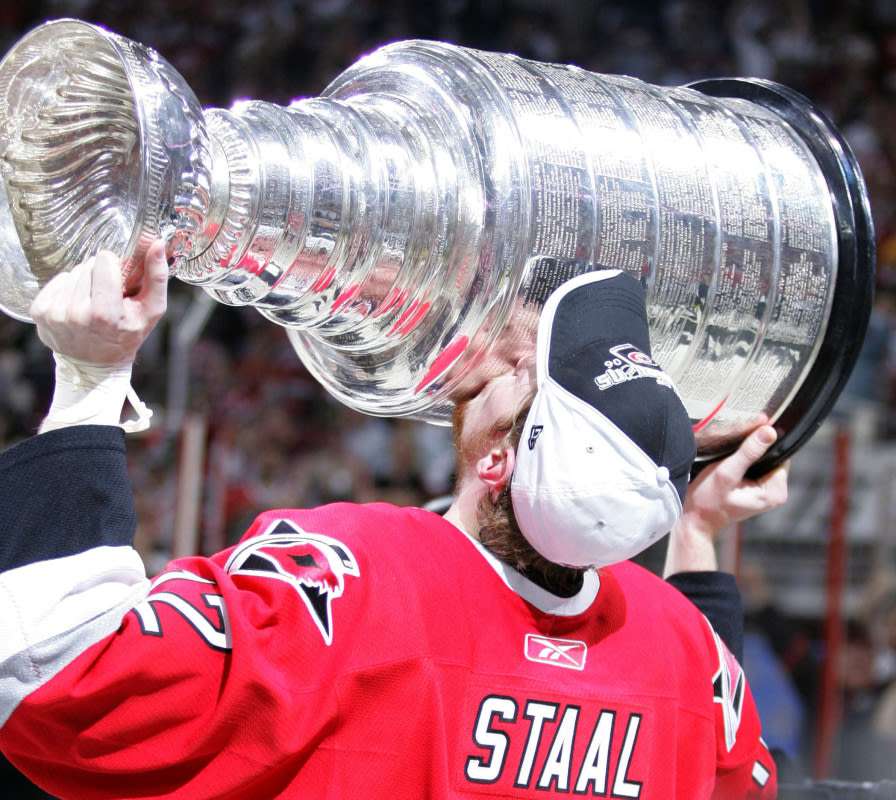 Eric Staal Signs One-Day Contract, Retires as Carolina Hurricane