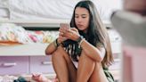 Parents warned of teen mental health risks as WhatsApp lowers minimum age