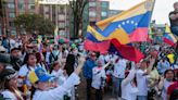 Venezolanos hacen fiesta en las calles de Colombia "ilusionados con un cambio" en su país