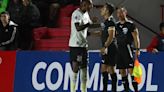 Video: jugador de Corinthians agredió a un juez de línea en el partido contra Argentinos
