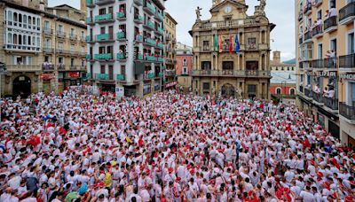 VIDEO: El "chupinazo" da inicio a las fiestas de San Fermín en Pamplona