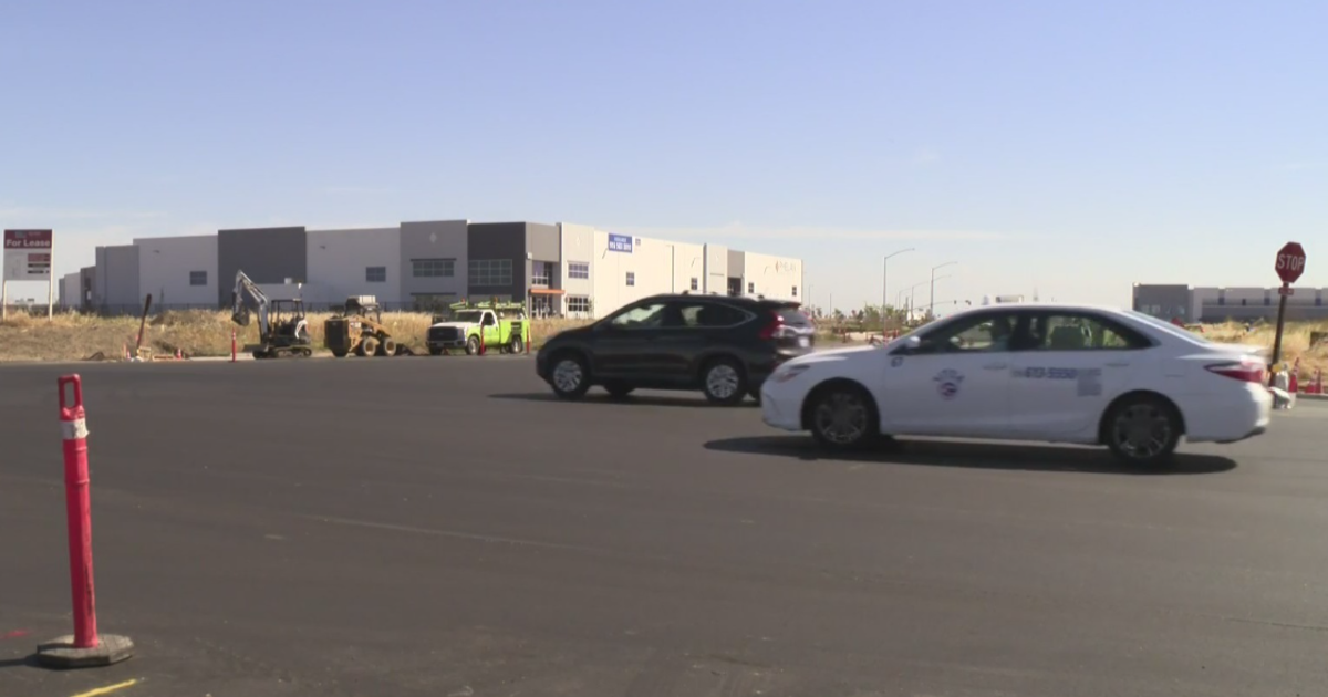 New 4-lane road to Sacramento International Airport opens