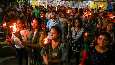 Kolkata: Doctors Hold Torch Rallies Day Before SC Hearing On RG Kar Case,Top Cop Vists Hospital