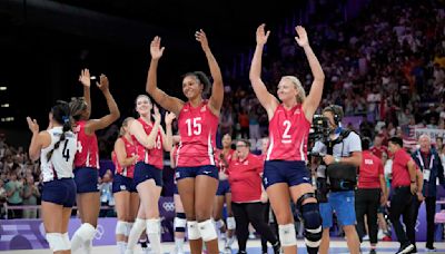 US women's volleyball team advances to semifinal with straight-set win against Poland