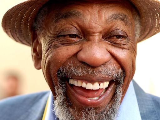 Bill Cobbs, veteran actor known for roles in ‘Demolition Man’ and ‘Air Bud,’ dead at 90 | CNN