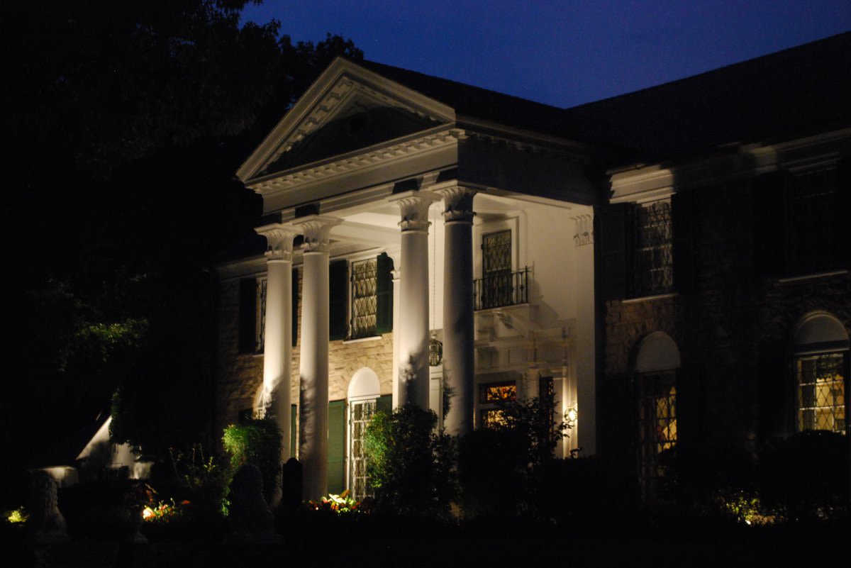 Elvis' granddaughter fights Graceland foreclosure auction this week