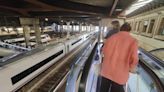 Odisea en el AVE de las tres desde Madrid a Asturias, con el tren averiado en un túnel, sin aire acondicionado y hora y media de retraso