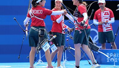 ‘Esperamos más medallas’: AMLO felicita al equipo femenil de tiro con arco por el bronce en París