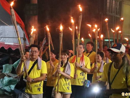 百年獨「嘉」民俗！布袋過溝建德宮「火燈夜巡」超熱鬧