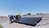 ¿Sabías que puedes obtener paneles solares sin costo? Descubre cómo y quiénes califican en Los Ángeles