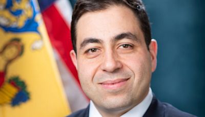 New Jersey has a new senator: George Helmy takes the oath of office in Washington