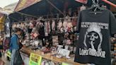 Playeras de la Santa Muerte en apoyo a AMLO se venden a 200 pesos junto a Palacio Nacional