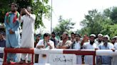 Apoiadores de ex-premiê paquistânes Khan prometem impedir prisão