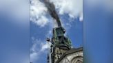 Incendio en la aguja de la catedral de Ruan, en Francia