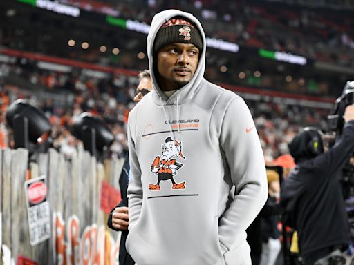 Deshaun Watson throws during Cleveland Browns' first OTA practice