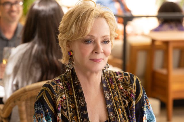 Jean Smart reveals “Hacks ”director went into labor on set: 'She directed us in between contractions!'