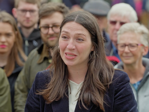 Antiques Roadshow guests left stunned by expert's 'surprise'