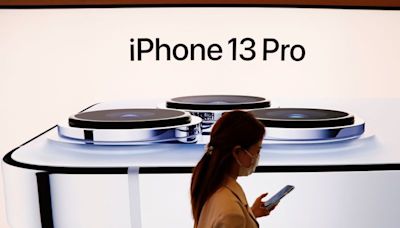 Ações da Apple sobem com notícias de aumento de contratações nas fábricas da Foxconn antes do lançamento do iPhone 16 Por Investing.com