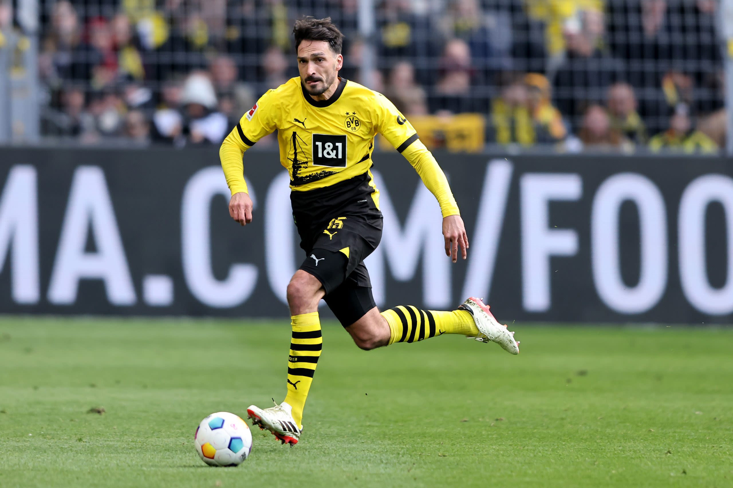 Bayer Leverkusen discuss signing Mats Hummels