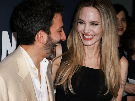 Risas y complicidad: Juan Minujín y Angelina Jolie se mostraron juntos en el Festival de Cine de Toronto