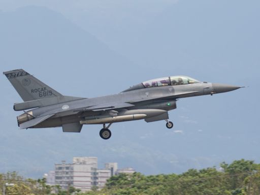 獨家：美方售台AGM-88B改良型反輻射飛彈 國軍F-16掛載升空畫面首曝光 | 蕃新聞