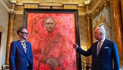 Feuriges Gemälde: König Charles enthüllt erstes offizielles Porträt