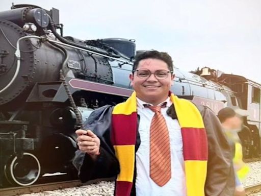 Harry Potter mexicano aprovecha paso de locomotora La Emperatriz para tomarse fotos espectaculares, pese a muerte por selfie