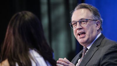 Fed’s Williams Says Economy Strong, Needs More Data for Rate Cut