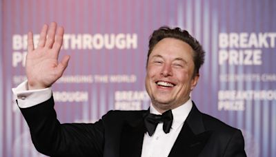 Musk asegura que Tesla está en conversaciones para licenciar su software de conducción