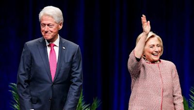 Bill y Hillary Clinton respaldaron la decisión de Joe Biden