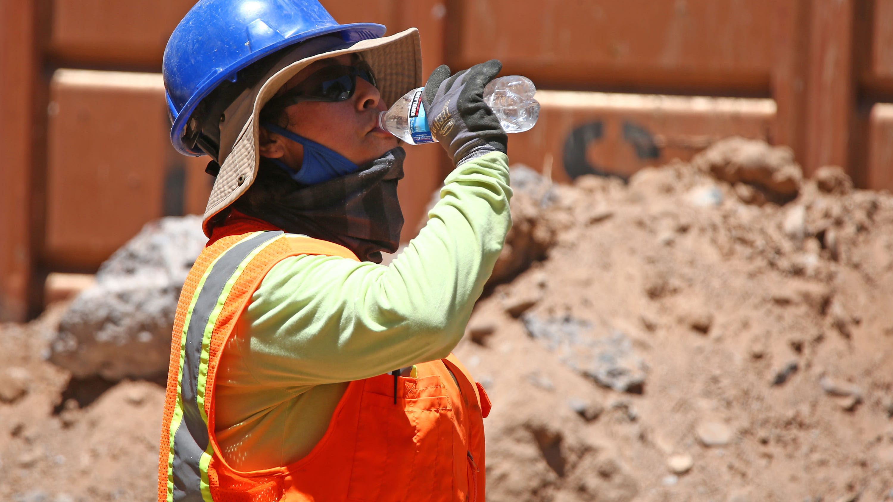 With no formal heat standards, Arizona's outdoor workers are at risk of illness and death